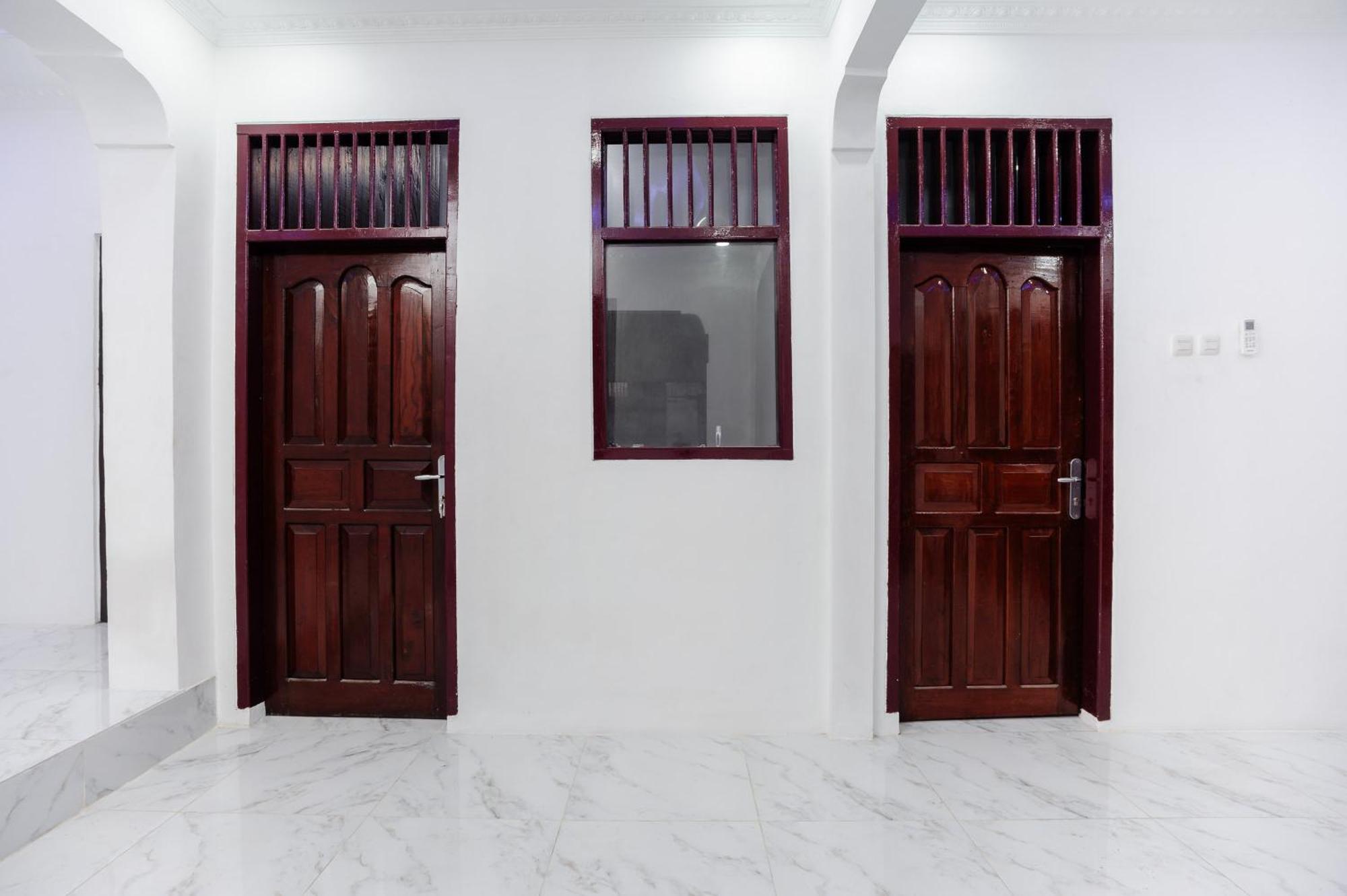 Reddoorz Syariah @ Sakura Hotel Jatiwaringin Bekasi Exteriör bild